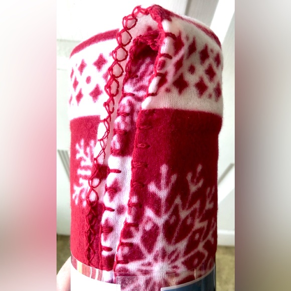 Christmas Winter Snowflake Diamond Border Red White Fleece Throw Blanket 60” NWT - Picture 4 of 5